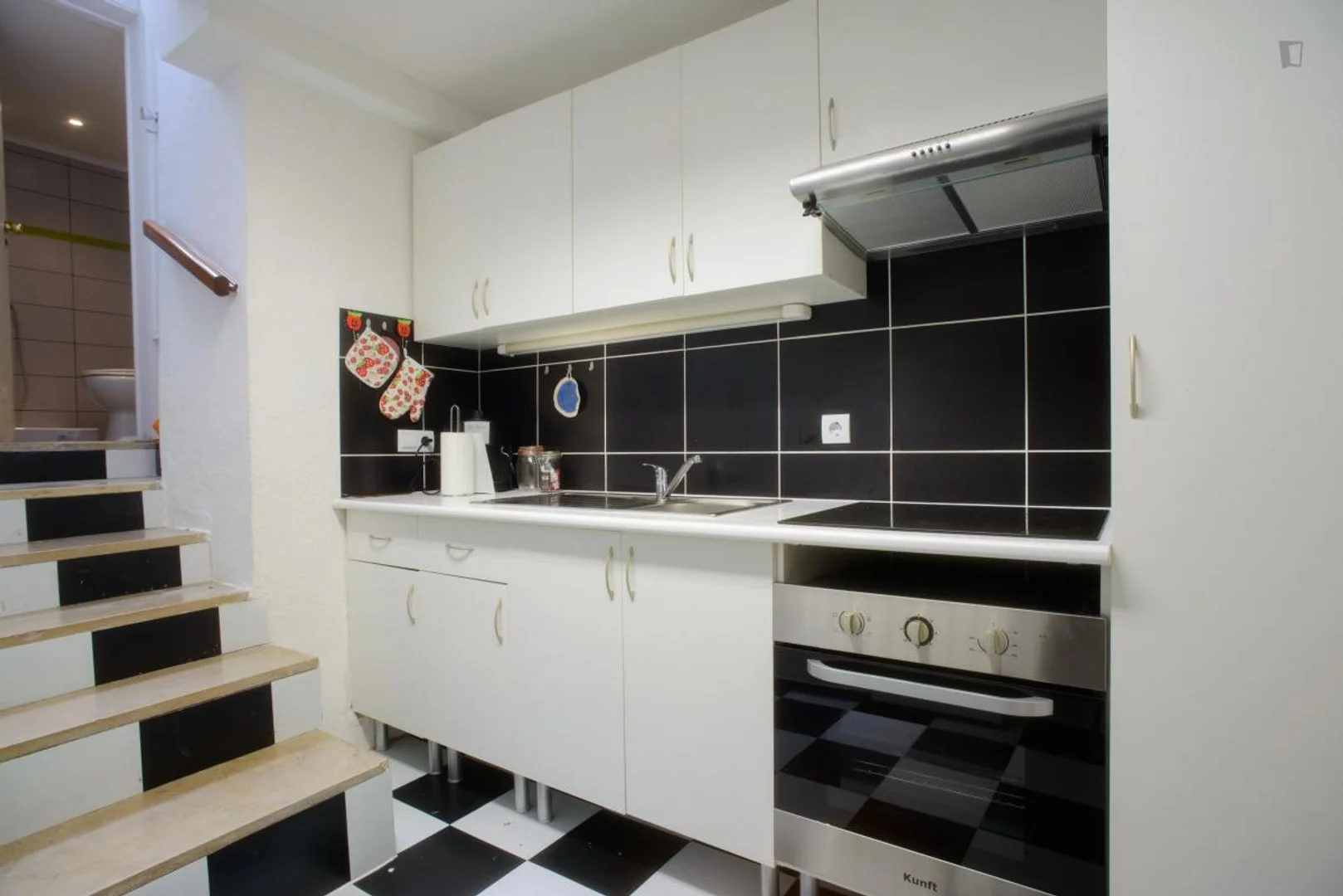 Quarto de estudante económico perto do campus em 
