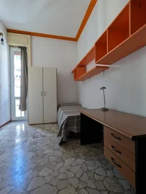 Private room at via Giulio Tarra, image 1 of 10
