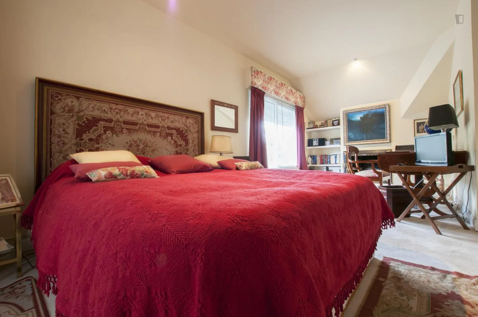 Quarto para alugar em apartamento de estudantes em , totalmente mobilado