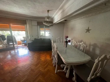Private room at Calle de la industria, image 12 of 24