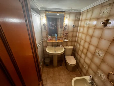 Private room at Calle de la industria, image 22 of 24