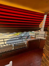 Private room at Calle de la industria, image 9 of 24