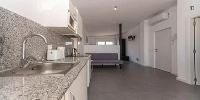 Dairenin tamamı konumu Avinguda de Burjassot, 8 13 görüntüsü
