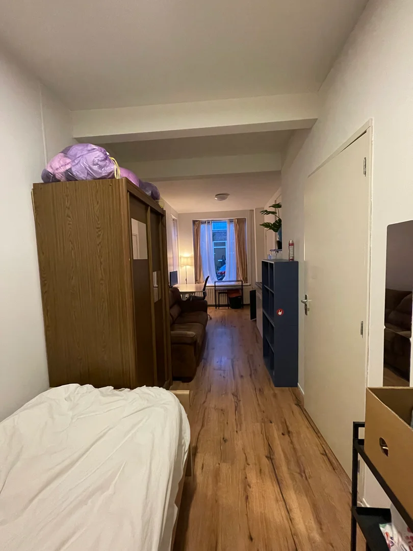Budget-friendly student room close to campus in 