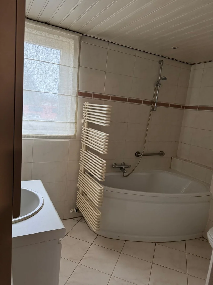 Student-friendly room in  with modern amenities