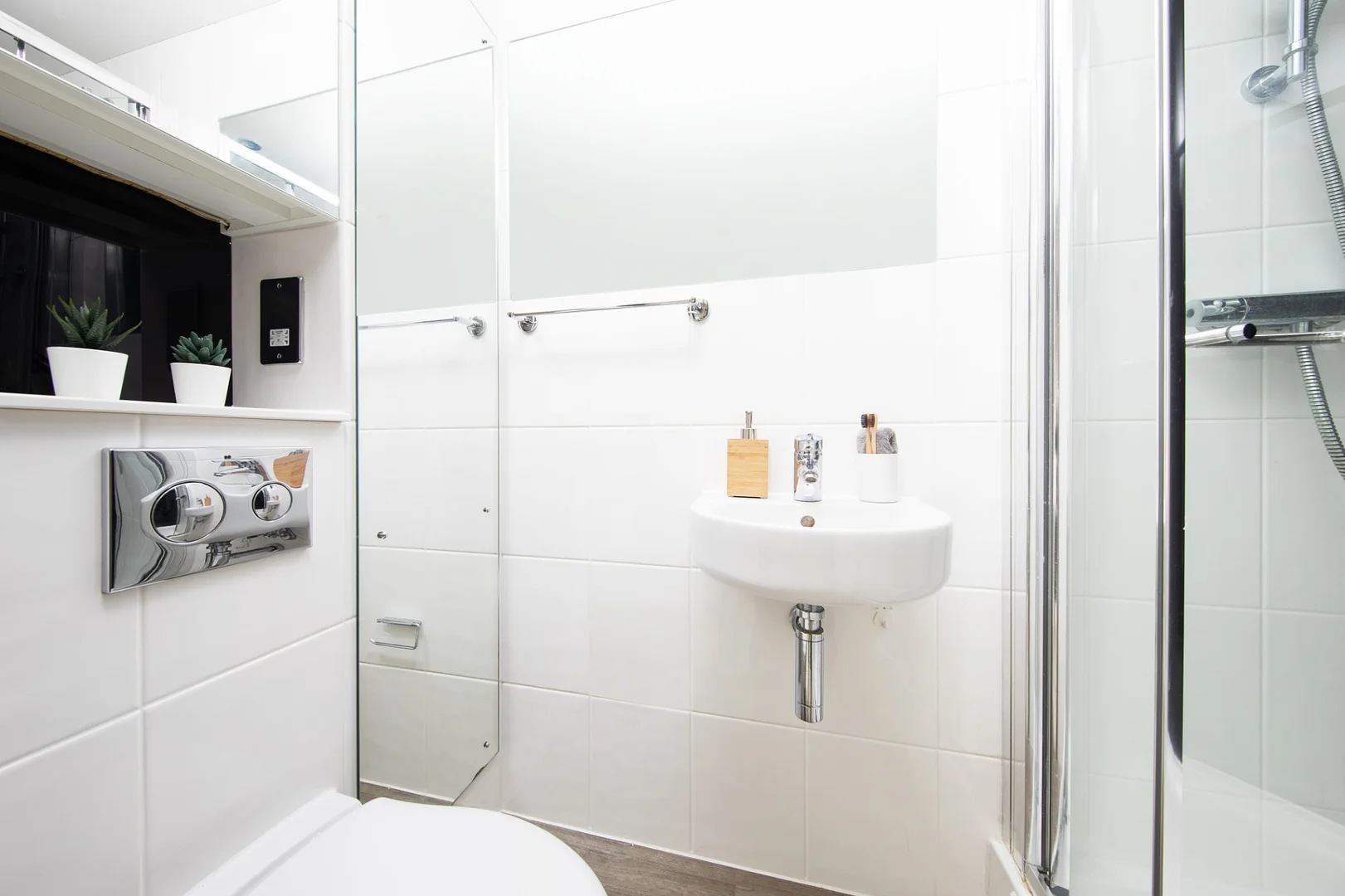 Self-contained studio for students in central 