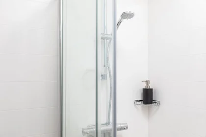 Habitación privada en residencia en Glossop Rd, Cardiff CF24 0JU, United Kingdom, imagen 8 de 43