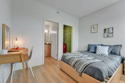 Gesamte Unterkunft in der 8950 University High St, Burnaby, BC V5A 4Y8, Canada, bild 1 von 10