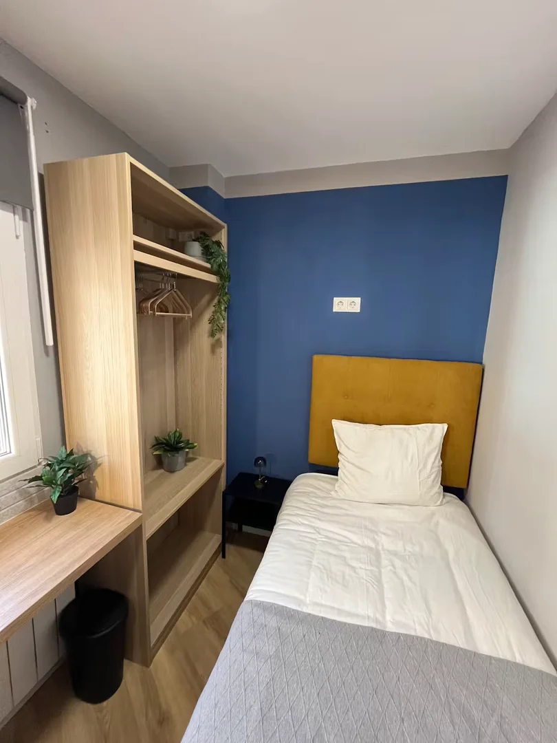 Chambre d'étudiant fonctionnelle parfaite pour étudier dans 