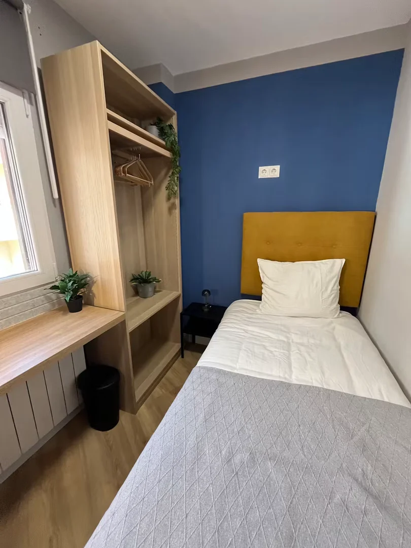 Chambre d'étudiant fonctionnelle parfaite pour étudier dans 