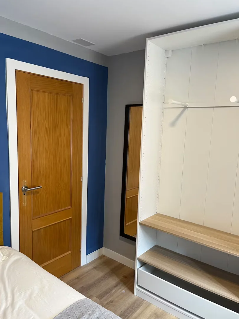 Chambre confortable pour étudiants disponible dans 
