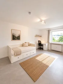 Privatzimmer in der Korbinianplatz, Milbertshofen, bild 1 von 10