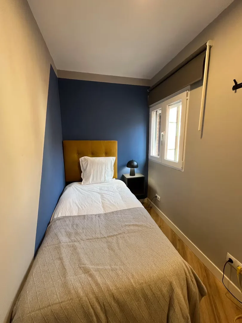 Chambre conviviale pour les étudiants dans  avec des équipements modernes