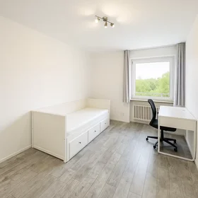 Habitación privada en Lilienthalstraße, Universitätsviertel, imagen 1 de 10