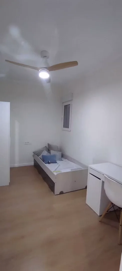 Komfortables und geräumiges Studentenzimmer in 