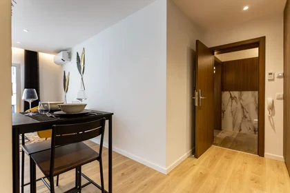 Logement entier à Rua dos Pintores de Vidros 110, image 4 de 42