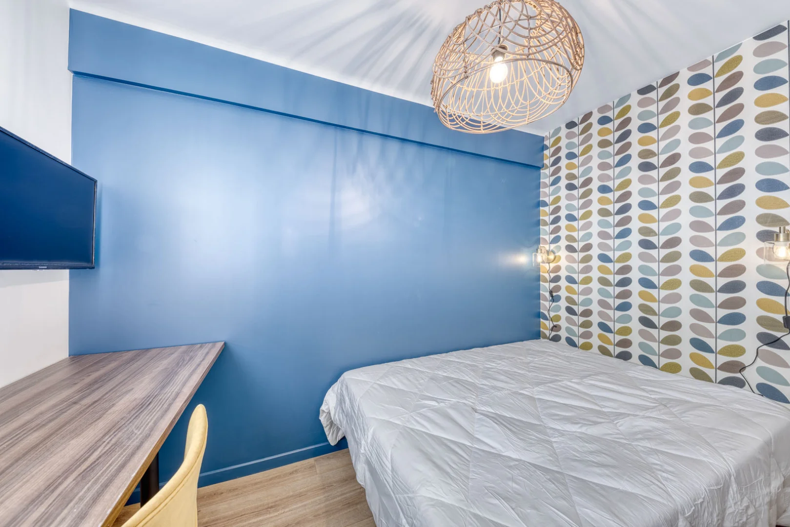 Chambre abordable pour les étudiants avec un bon éclairage dans 