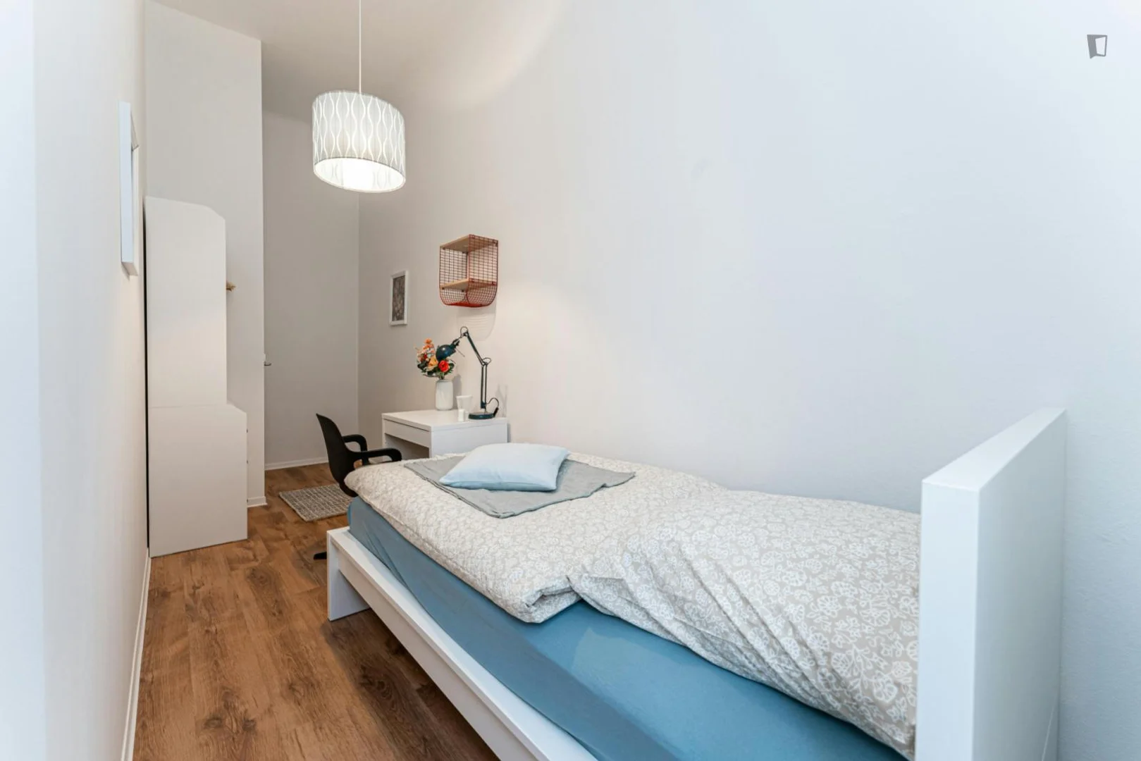 Chambre conviviale pour les étudiants dans avec des équipements modernes