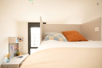 Privatzimmer in der C. Fernando Población, 2-22, bild 1 von 10