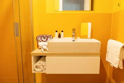Stanza privata in residence in Via Giovanni Durando, immagine 39 di 49
