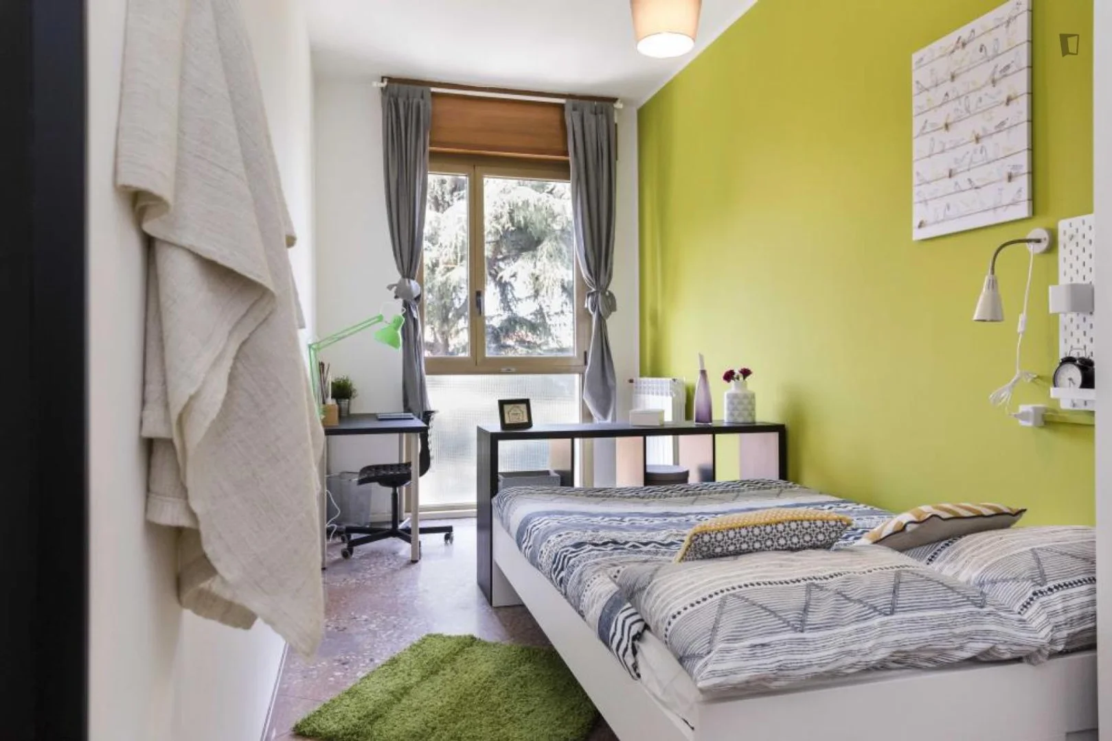 Chambre confortable pour étudiants disponible dans 