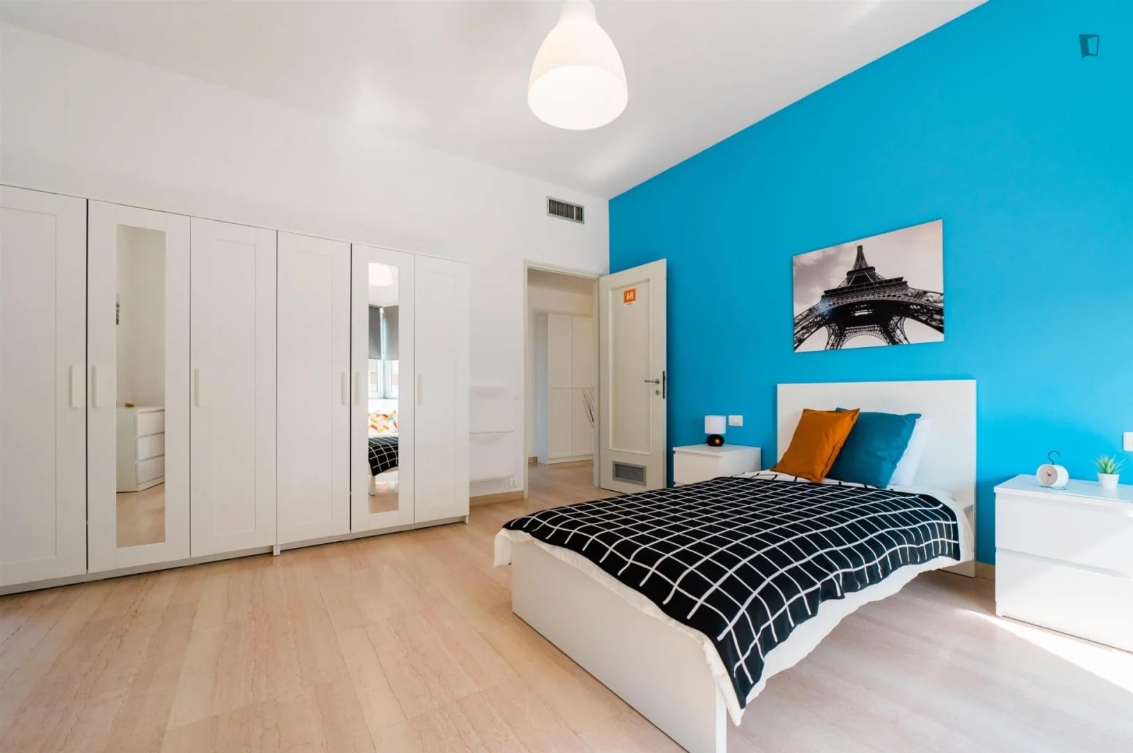 Budget-friendly student room close to campus in 