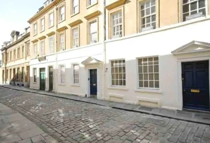 Two bedroom accommodation in Bath
