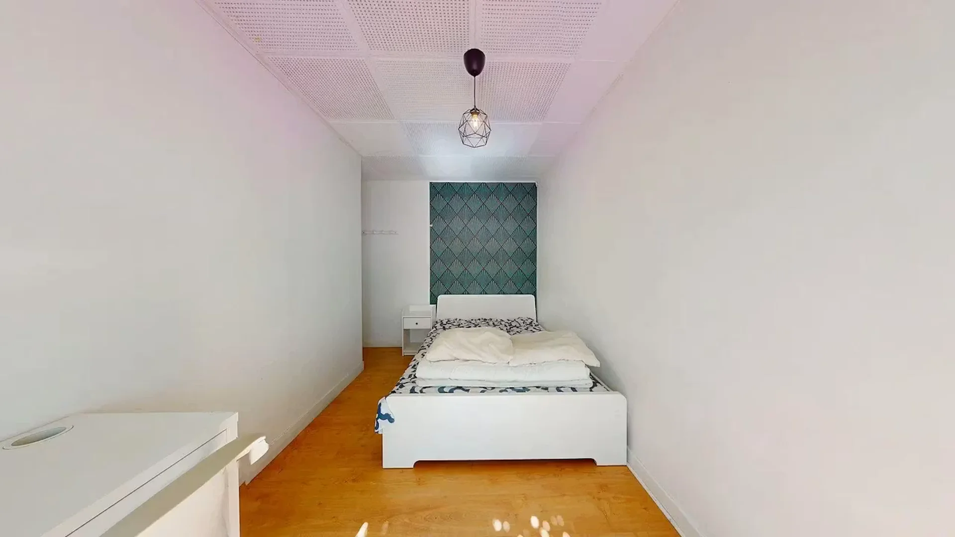 Chambre d'étudiant lumineuse et aérée avec accès facile à l'université dans 