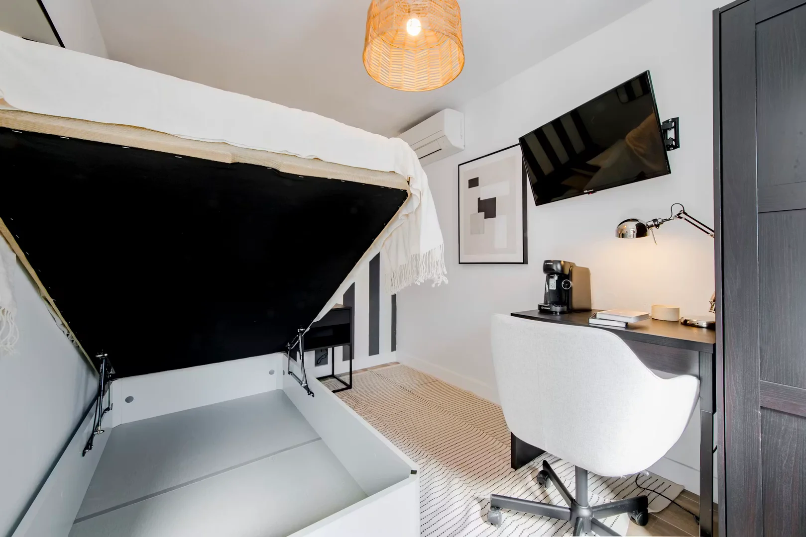 Chambre confortable pour étudiants disponible dans 