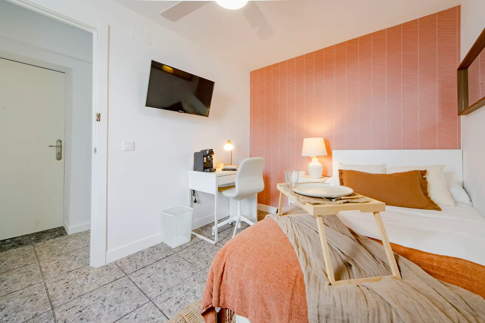 Habitación estudiantil económica con ubicación conveniente en 