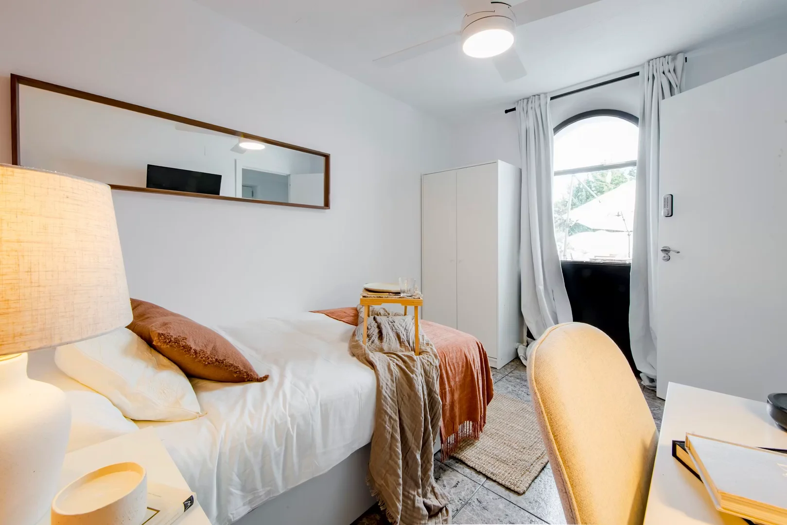 Habitación para estudiantes en  con área de estudio y facilidades compartidas