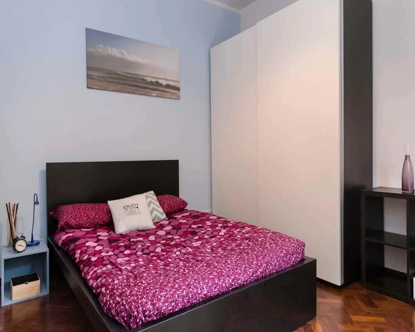 Bright and airy student room with easy university access in 