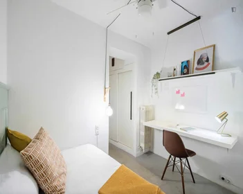 Privatzimmer im Wohnheim in der Calle de San Lorenzo, bild 6 von 26