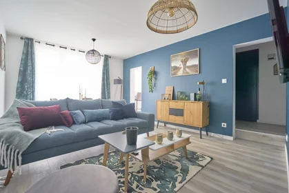 Private room at 27 C RUE DE CHAMPIGNY, image 1 of 10