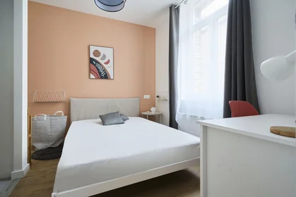 Privatzimmer in der 9 Impasse Miroux, bild 21 von 30
