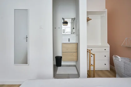 Privatzimmer in der 9 Impasse Miroux, bild 25 von 30