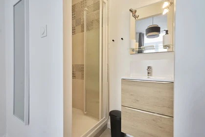Privatzimmer in der 9 Impasse Miroux, bild 29 von 30