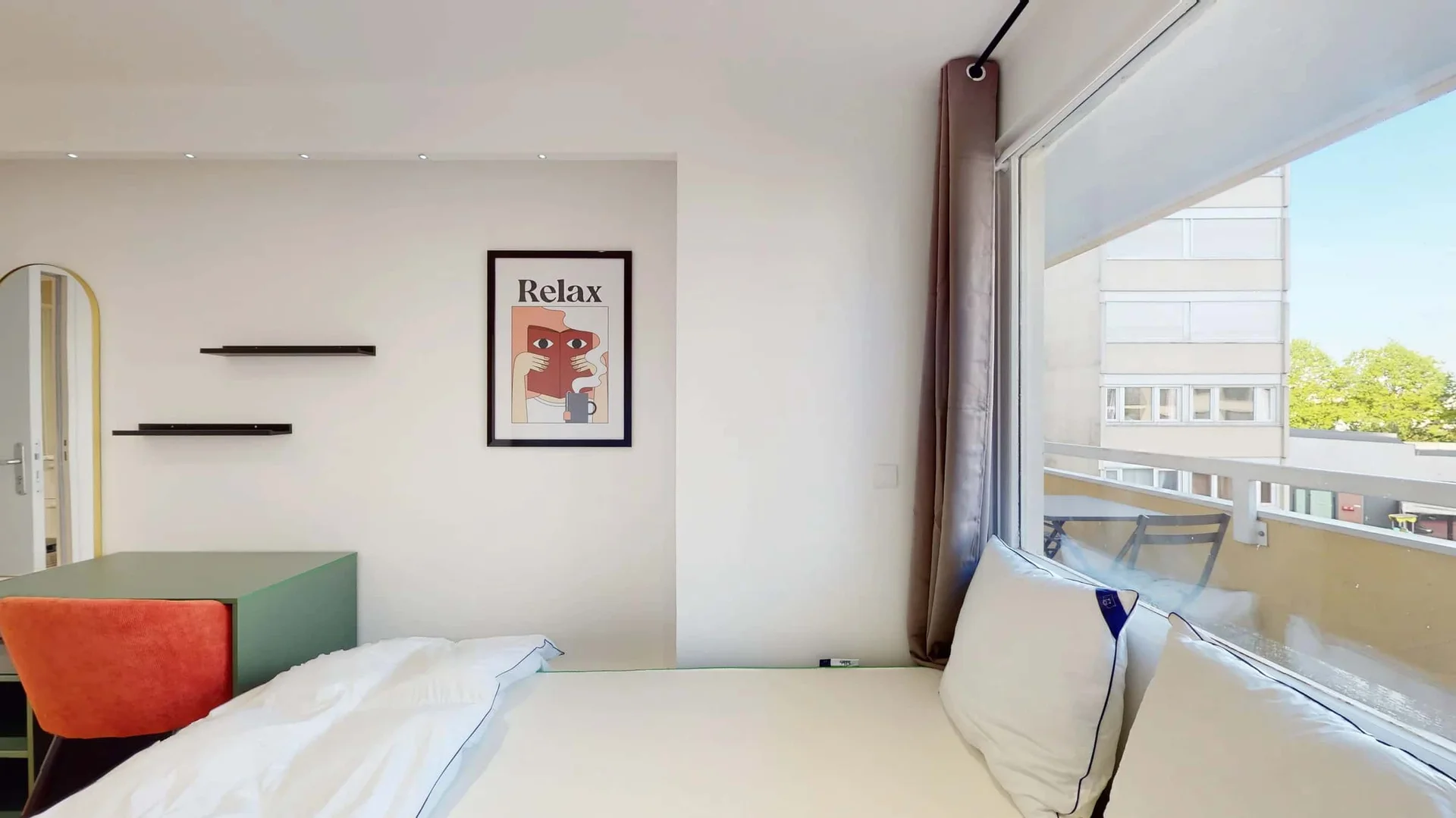 Habitación acogedora para estudiantes disponible en 
