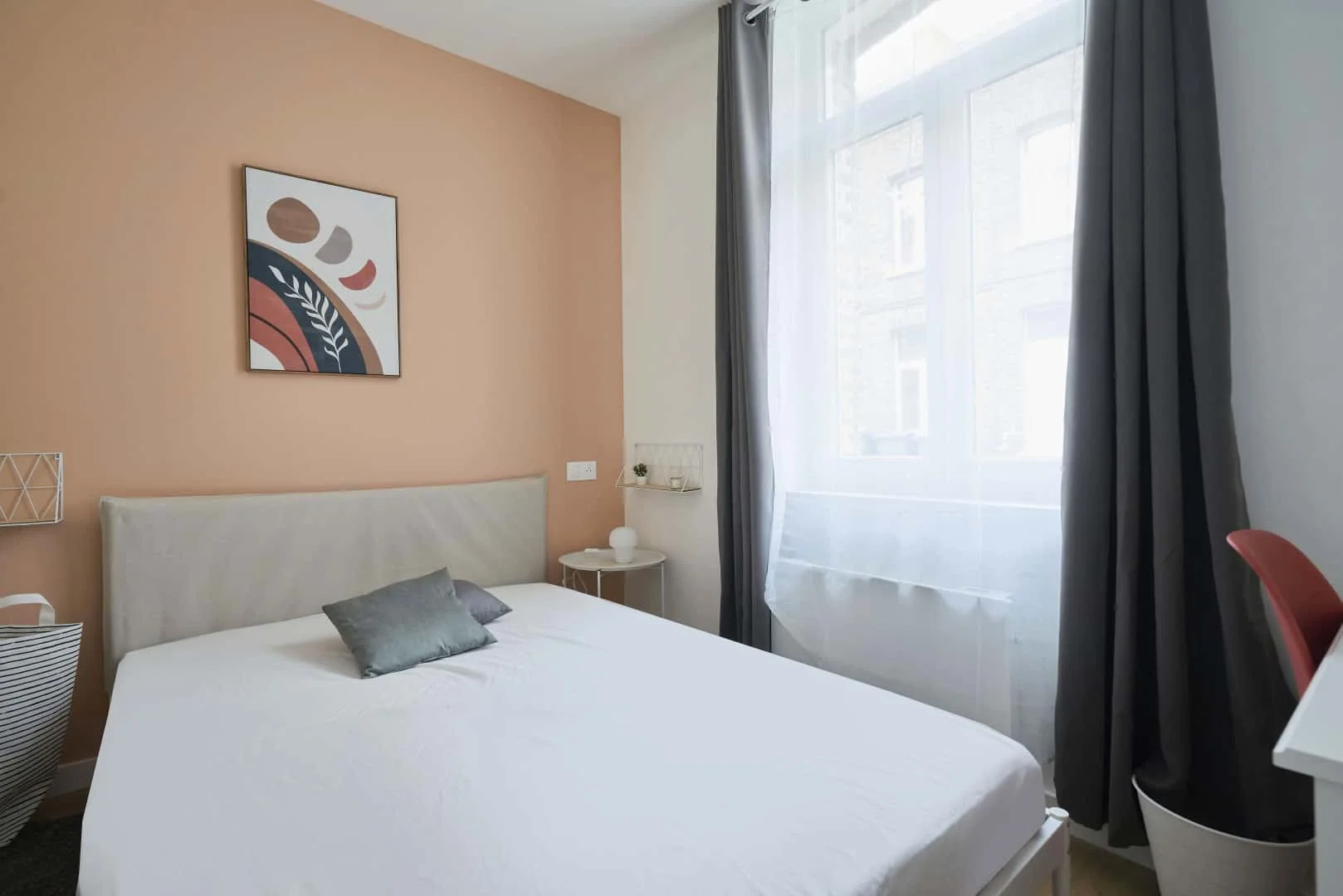 Habitación estudiantil amplia y cómoda en 
