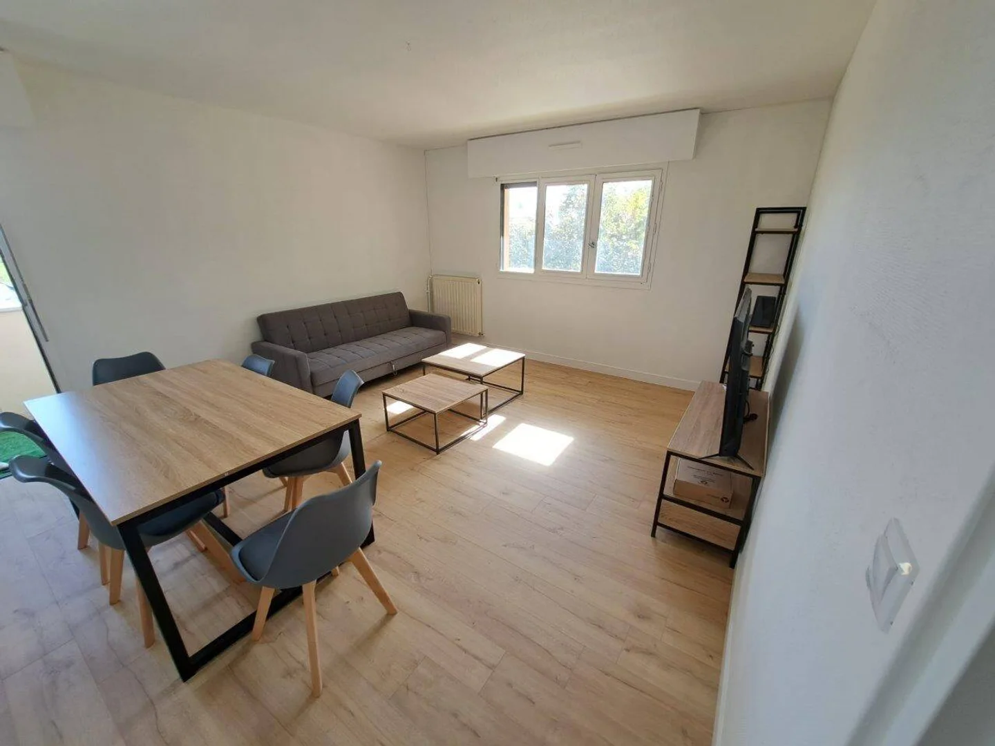 Quarto de estudante económico com localização conveniente em 