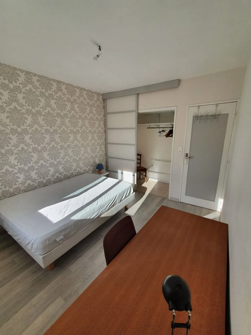 Habitación para estudiantes en  con modernas comodidades