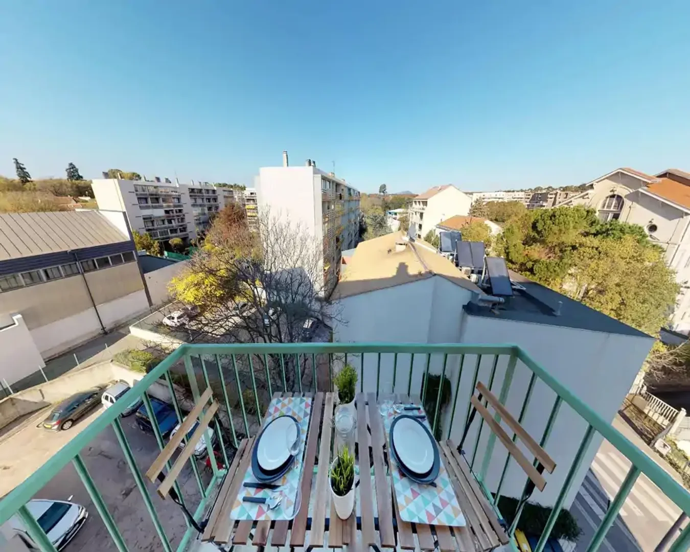 Habitación estudiantil luminosa y aireada con fácil acceso a la universidad en 