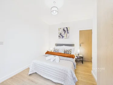 Logement entier à Sandhurst Street, Oadby, image 2 de 10