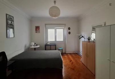 Private room at Rua Professor Sousa da Câmara, image 2 of 24