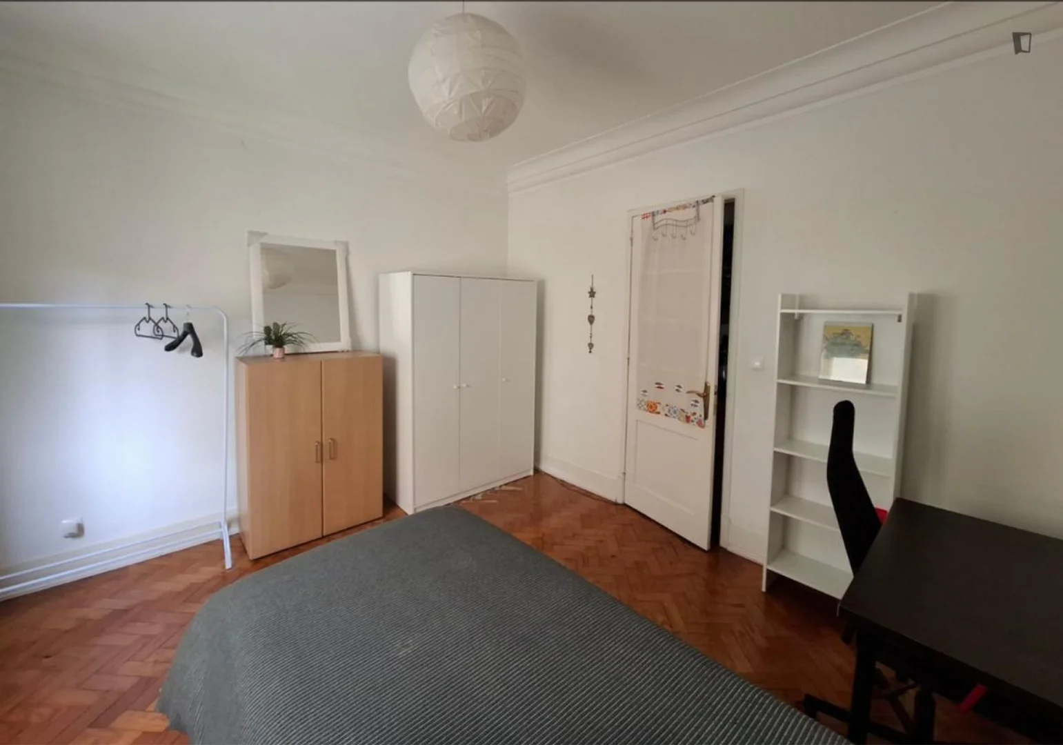 Room for rent in student apartment in , fully furnished