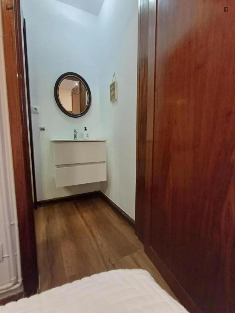 Room for rent in student apartment in , fully furnished