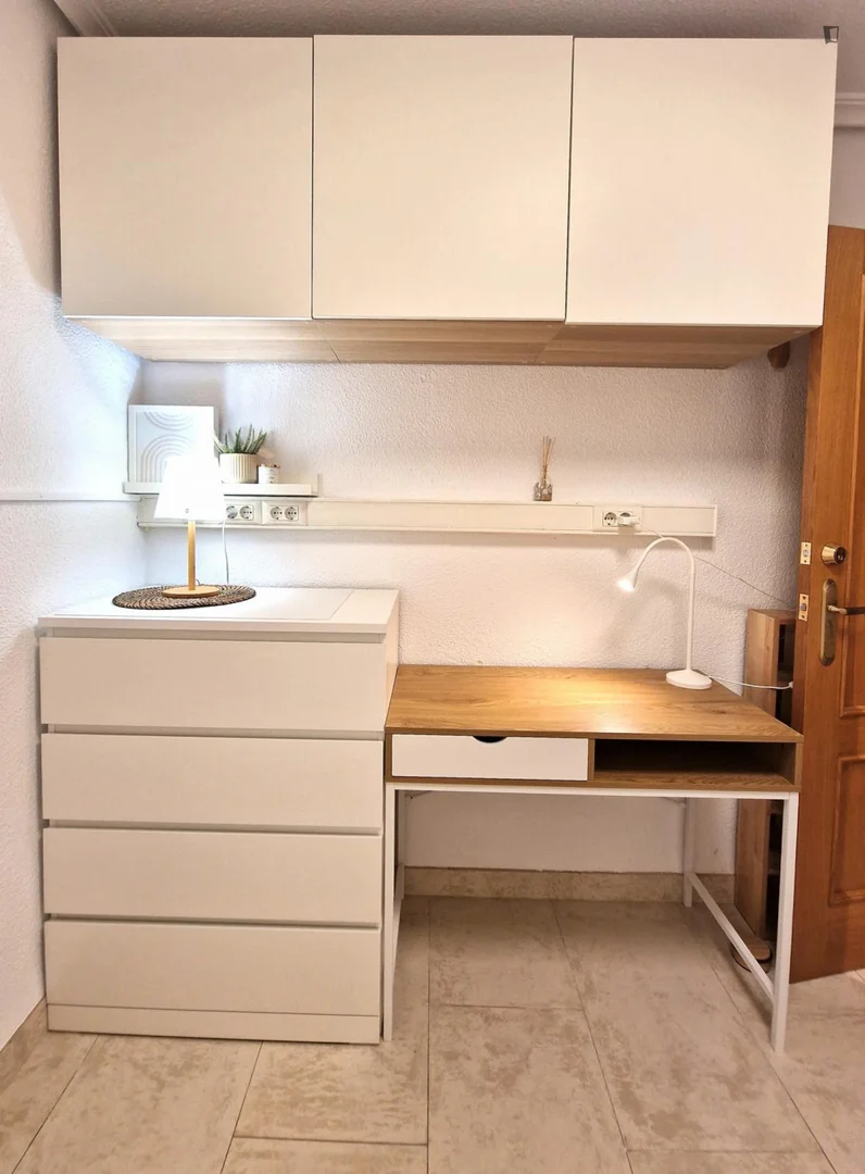 Chambre d'étudiant confortable et spacieuse dans