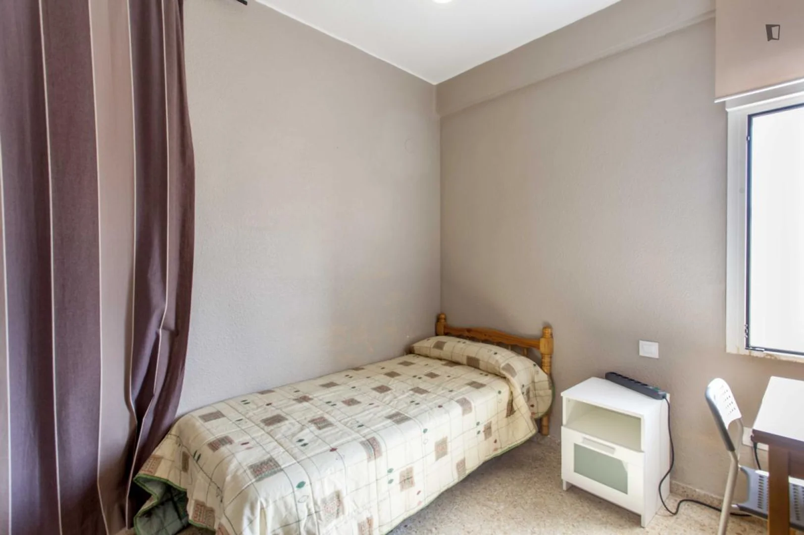 Room for rent in student apartment in , fully furnished