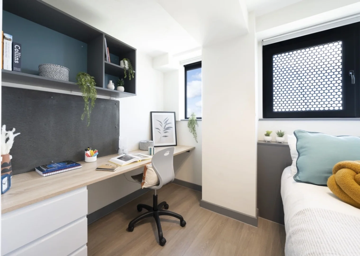 Economical student room with convenient location in 