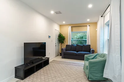 Entire apartment at Southwest 25th Terrace, Coral Way, image 4 of 10